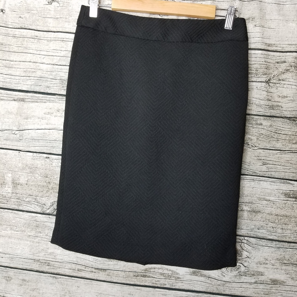Banana Republic Black Midi Skirt Women's Sz 4 pencil . Waist approx: 14 inches